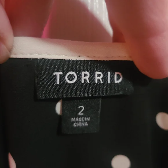 Torrid Black Polka Dot Cap Sleeve Blouse with White Trim, size 2 - Picture 9 of 9